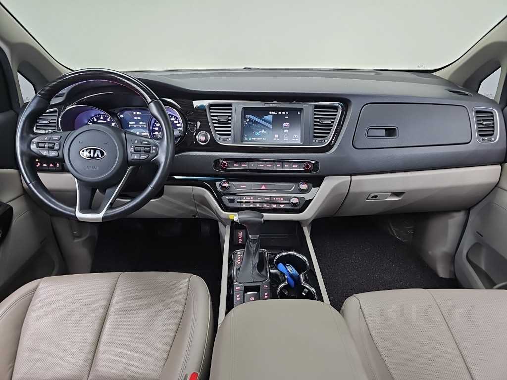 KIA Carnival - Vista 7