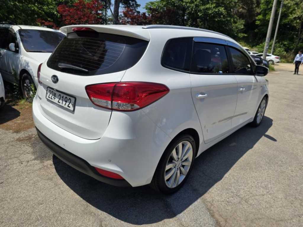 KIA Carens - Vista 6