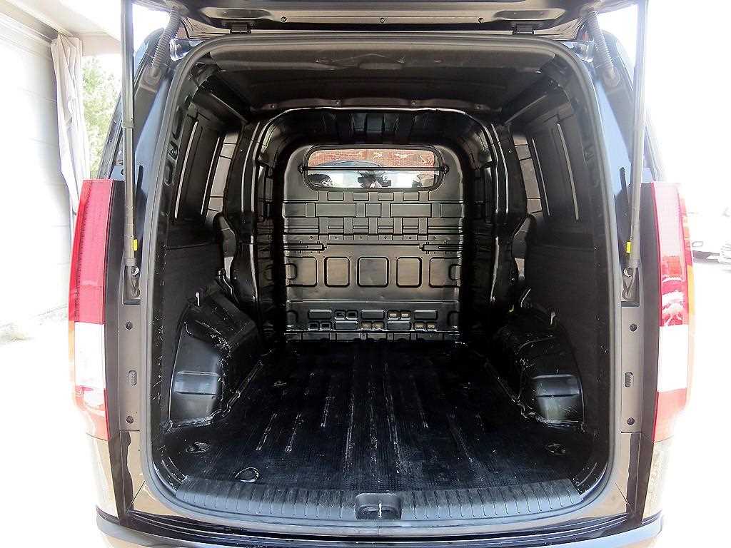 HYUNDAI Staria - Vista 5