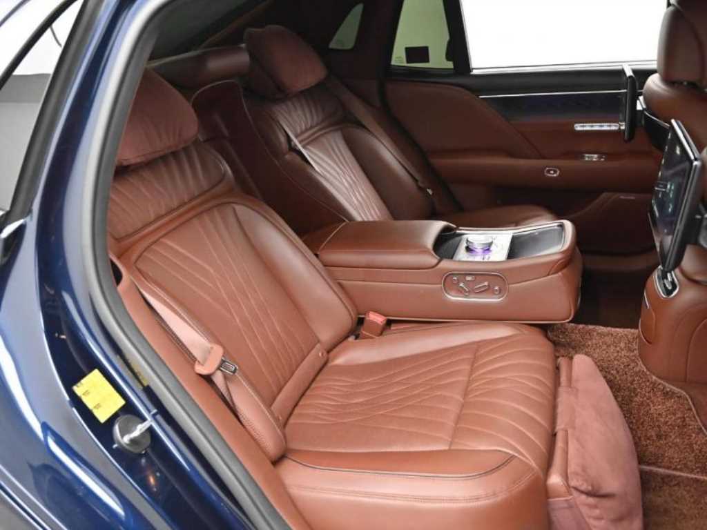 Genesis G90 - Vista 12