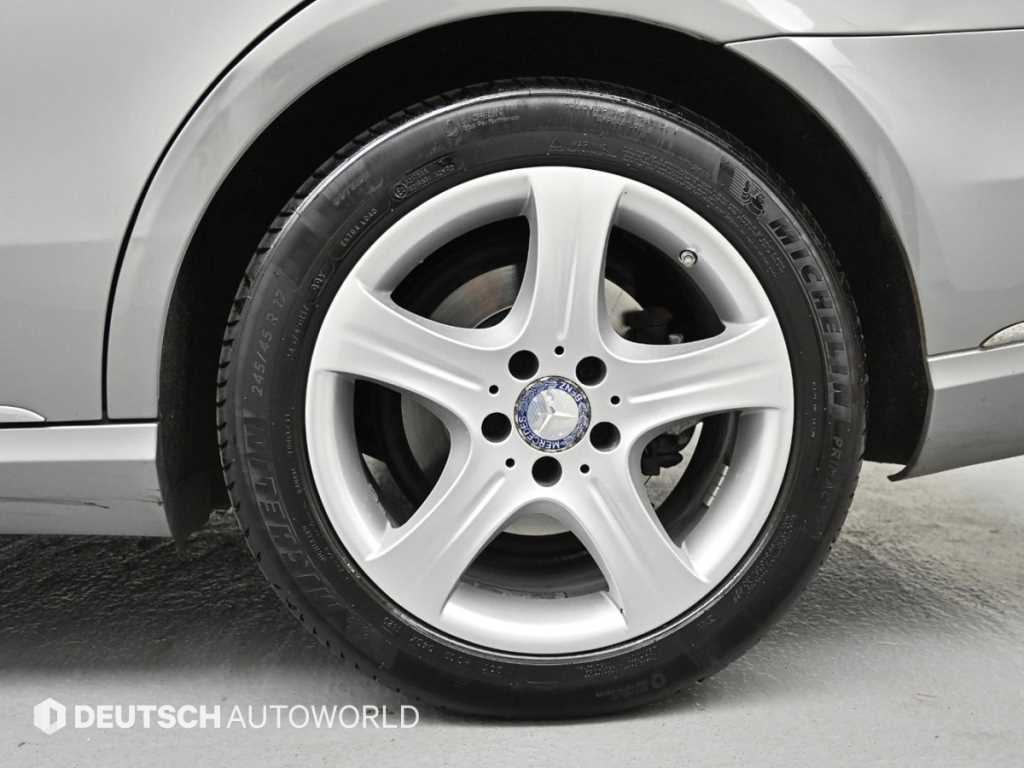 Mercedes Benz E class - Vista 5