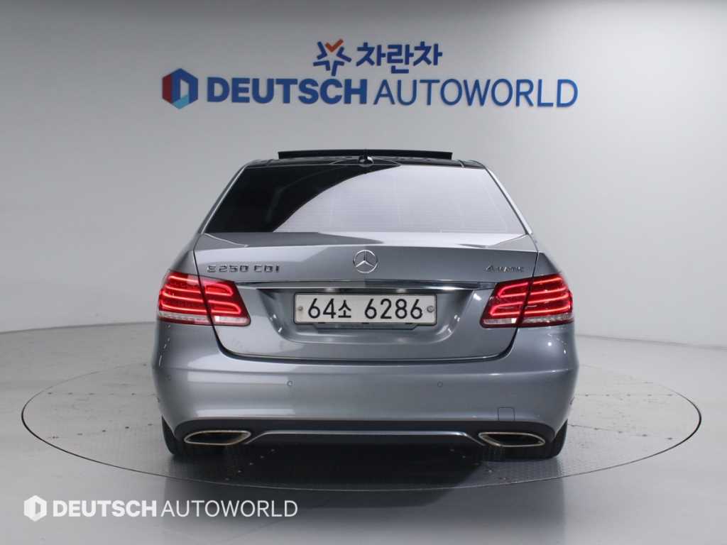 Mercedes Benz E class - Vista 4