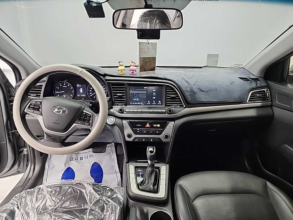HYUNDAI Avante - Vista 7