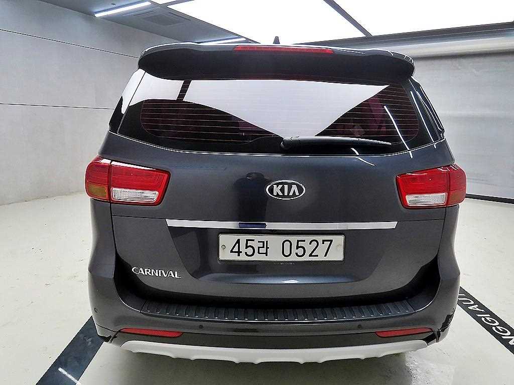 KIA Carnival - Vista 3