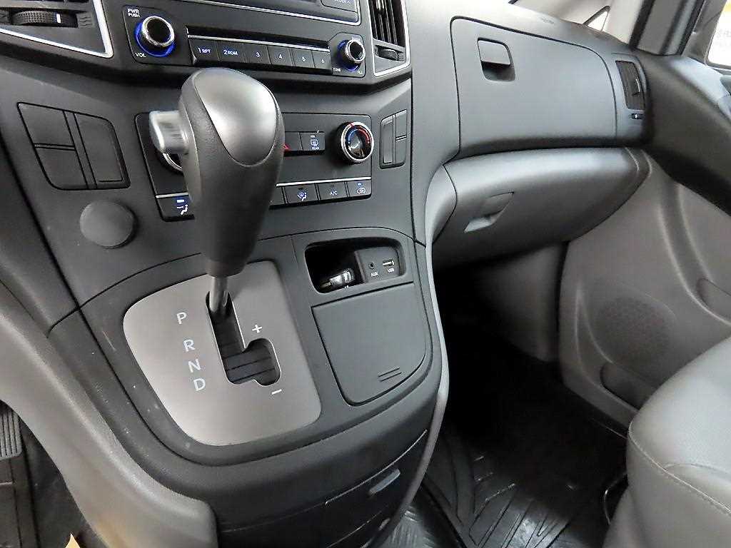 HYUNDAI Starex - Vista 11