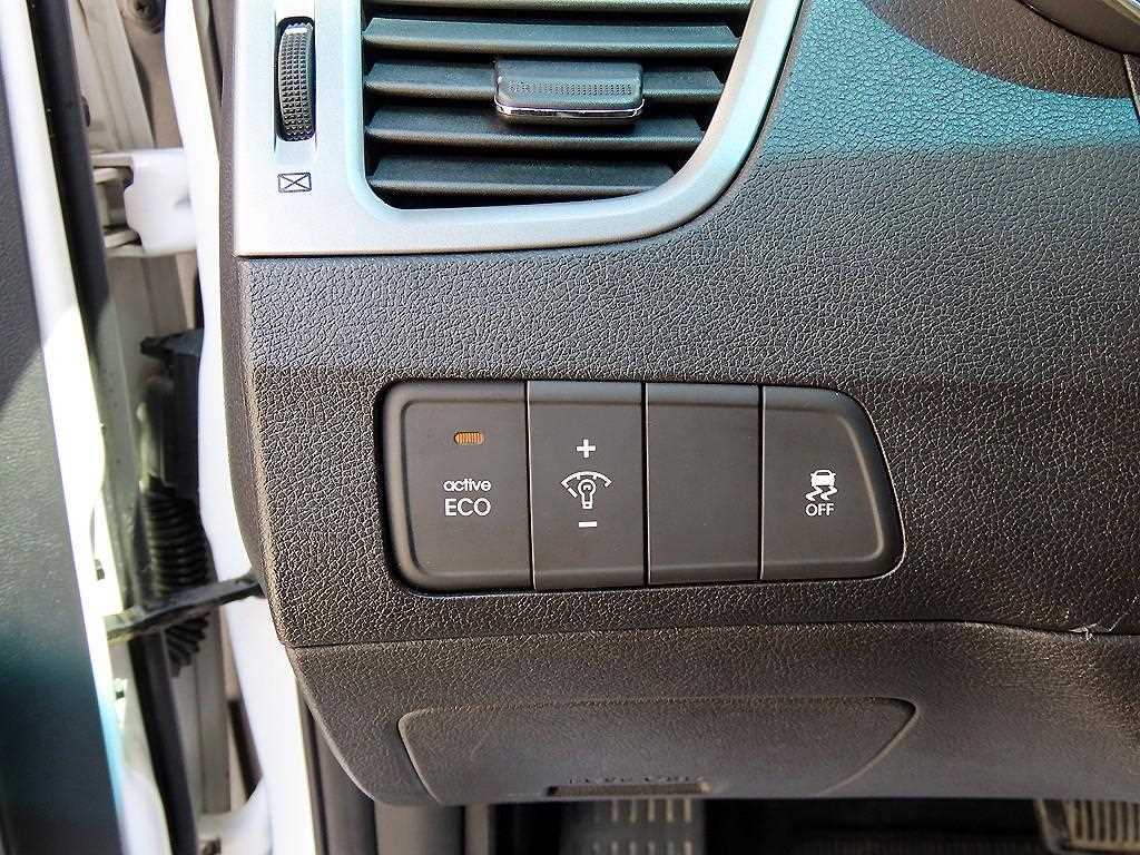 HYUNDAI Avante - Vista 12