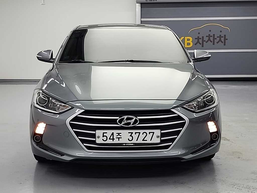 HYUNDAI Avante - Vista 2