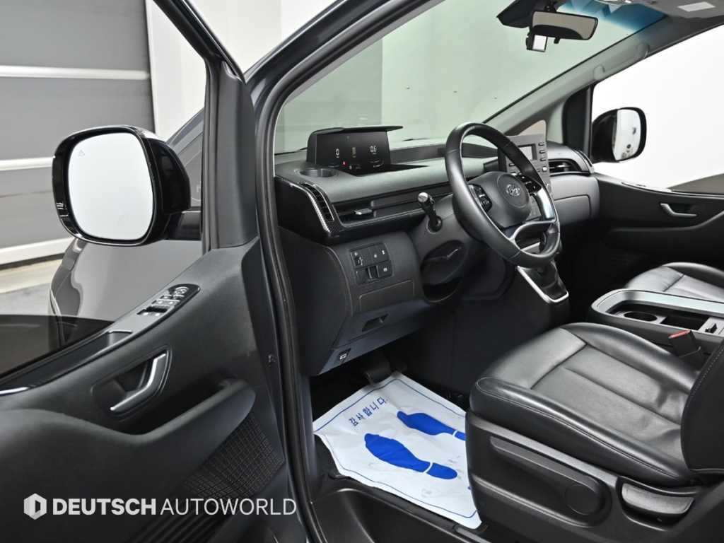 HYUNDAI Staria - Vista 10