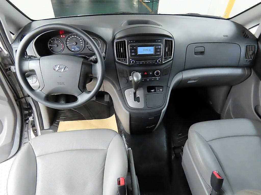 HYUNDAI Starex - Vista 7
