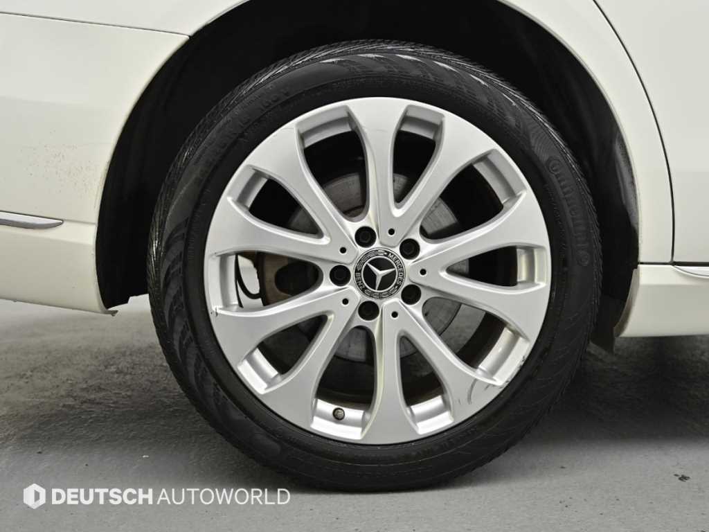 Mercedes Benz E class - Vista 6