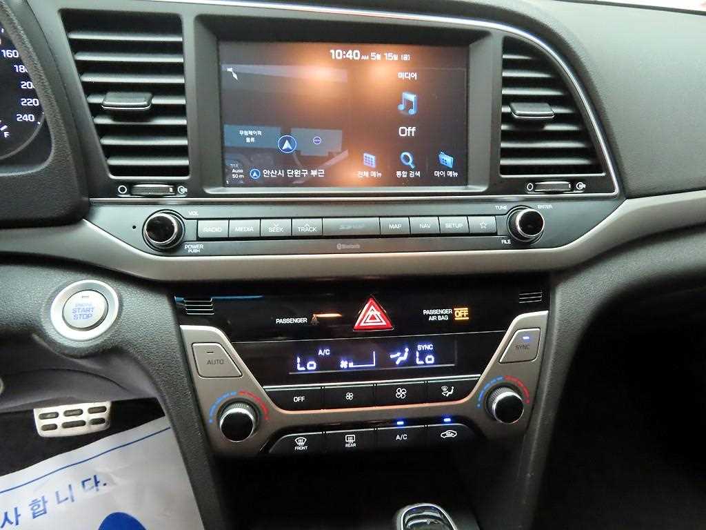 HYUNDAI Avante - Vista 9