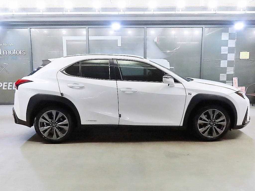 Lexus UX - Vista 3