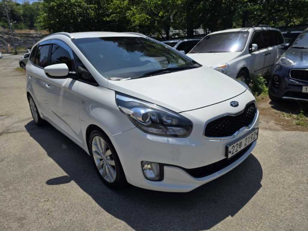 KIA Carens - Vista 3