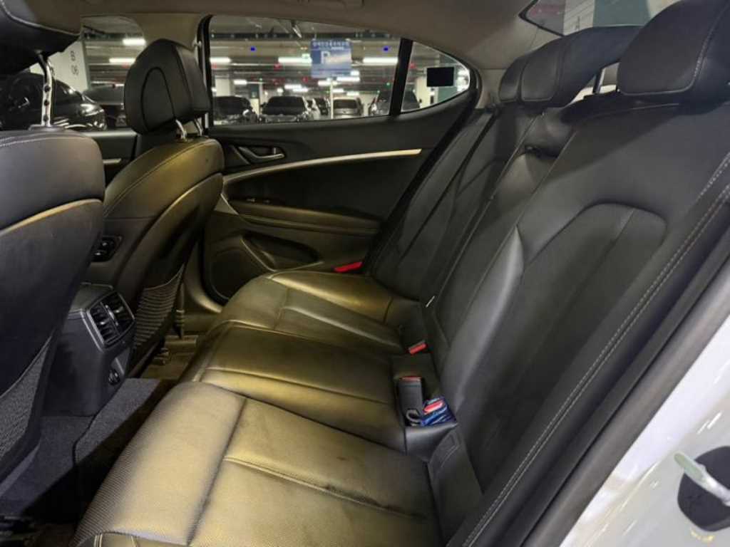 Genesis G70 - Vista 7