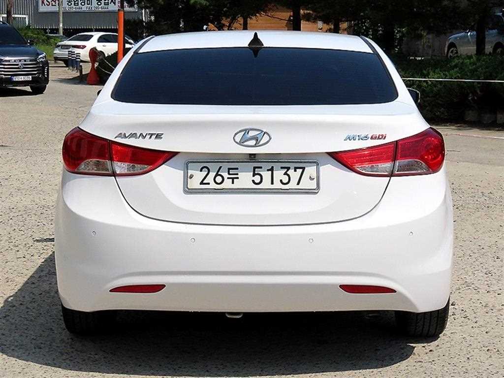 HYUNDAI Avante - Vista 4