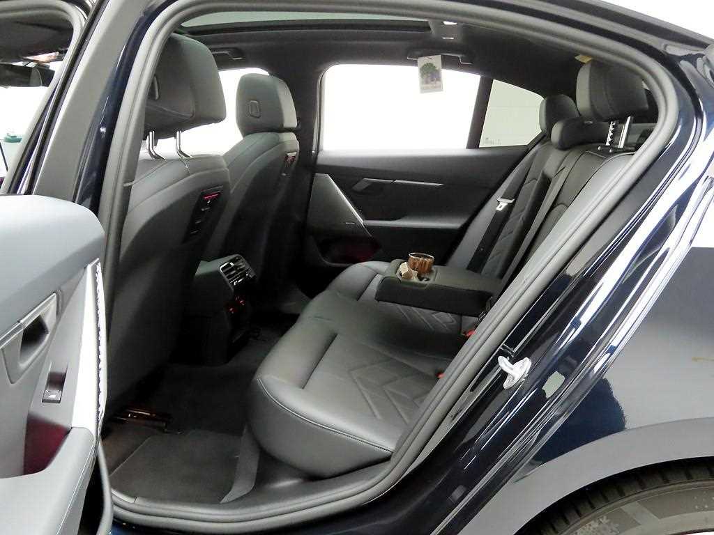 BMW 5 Series 2025 Negro - Importación desde Corea - HF Imports Iquique - Foto 14