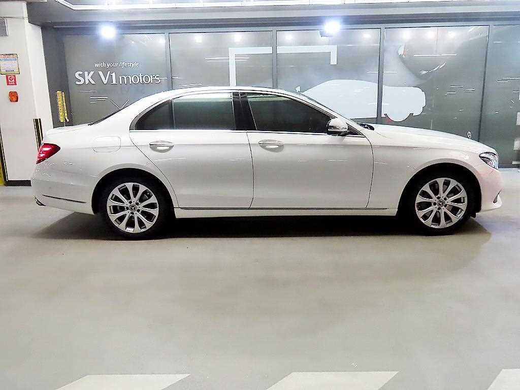 Mercedes Benz E class - Vista 3