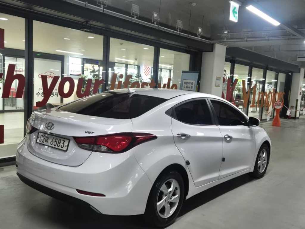 HYUNDAI Avante - Vista 4