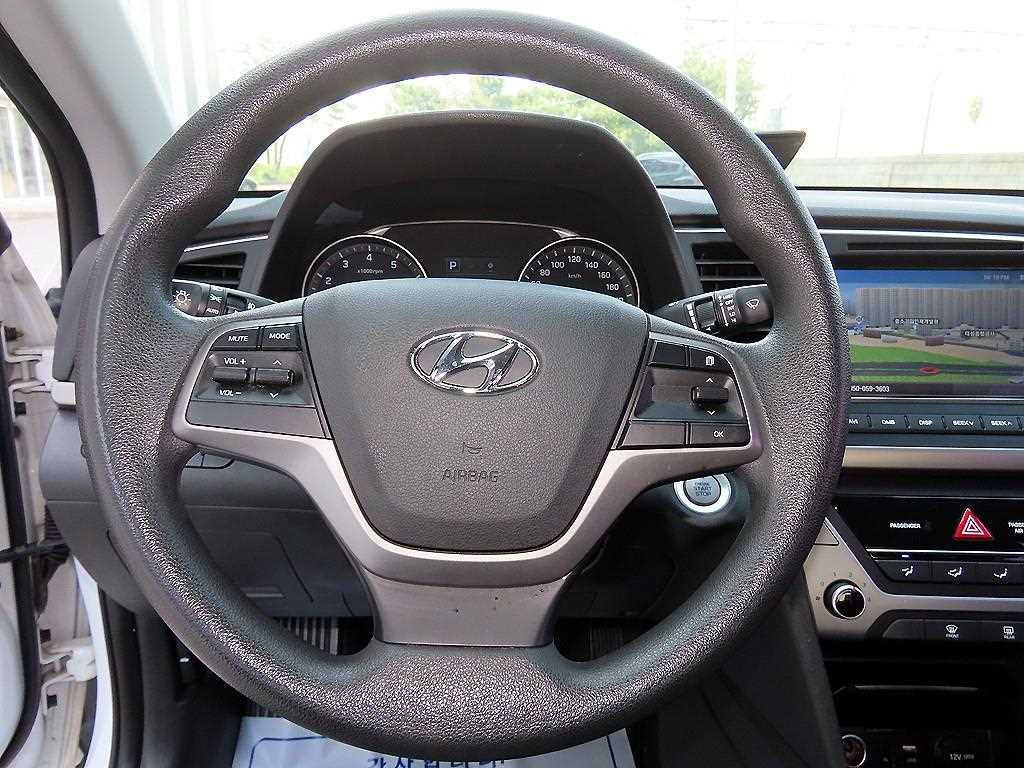 HYUNDAI Avante - Vista 8
