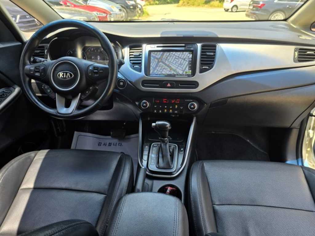 KIA Carens - Vista 9