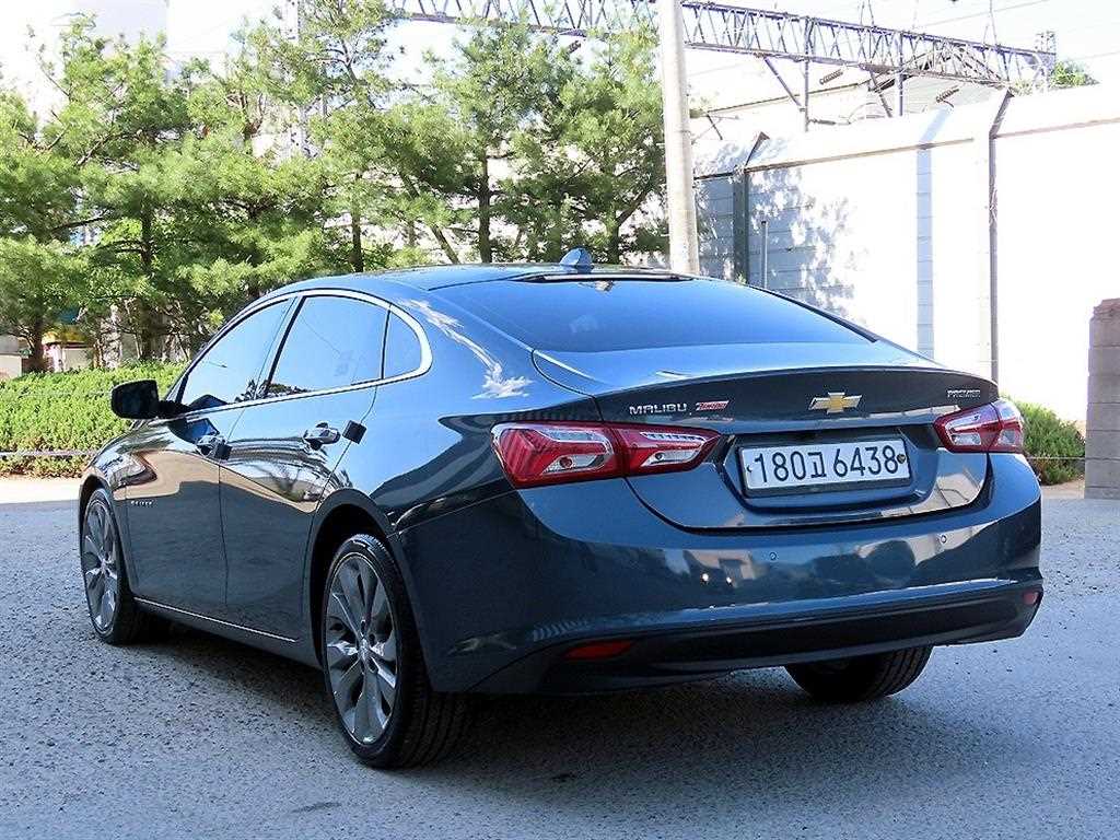 Chevrolet Malibu - Vista 3