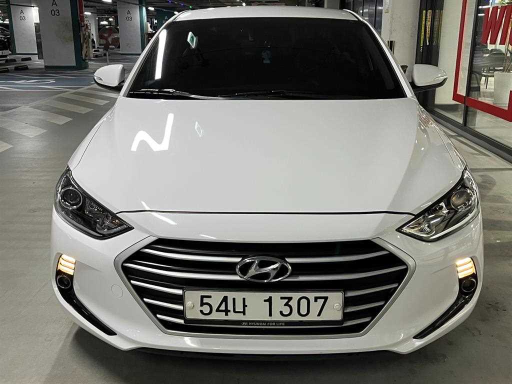 HYUNDAI Avante - Vista 2