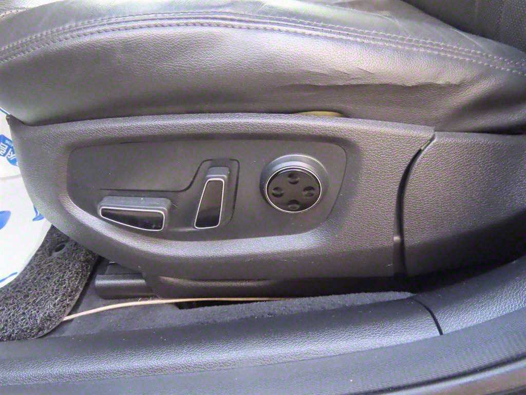 HYUNDAI Genesis - Vista 10