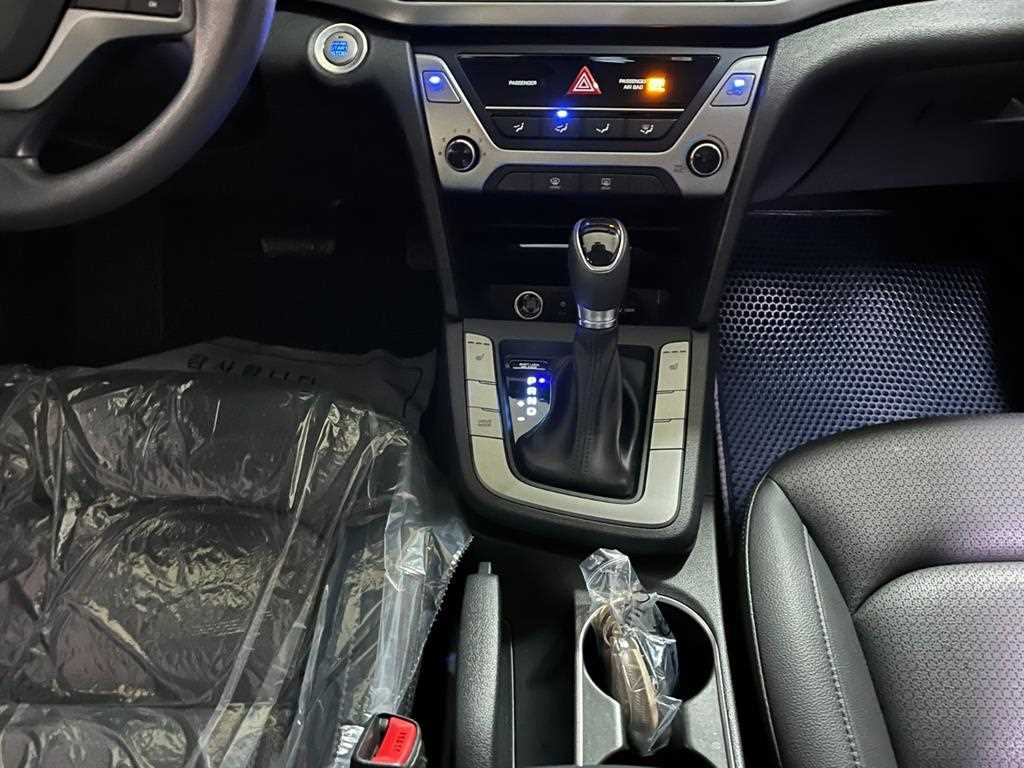 HYUNDAI Avante - Vista 10