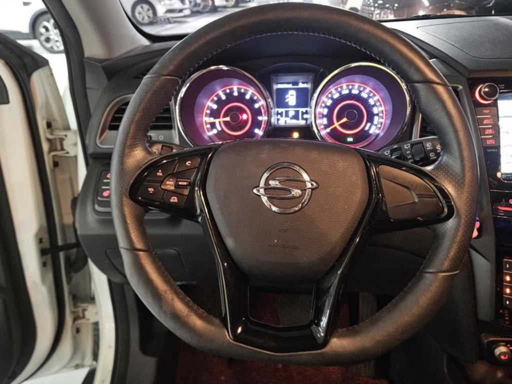 Ssangyong Tivoli - Vista 6