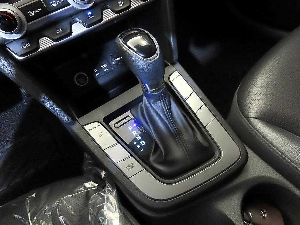 HYUNDAI Avante - Vista 12