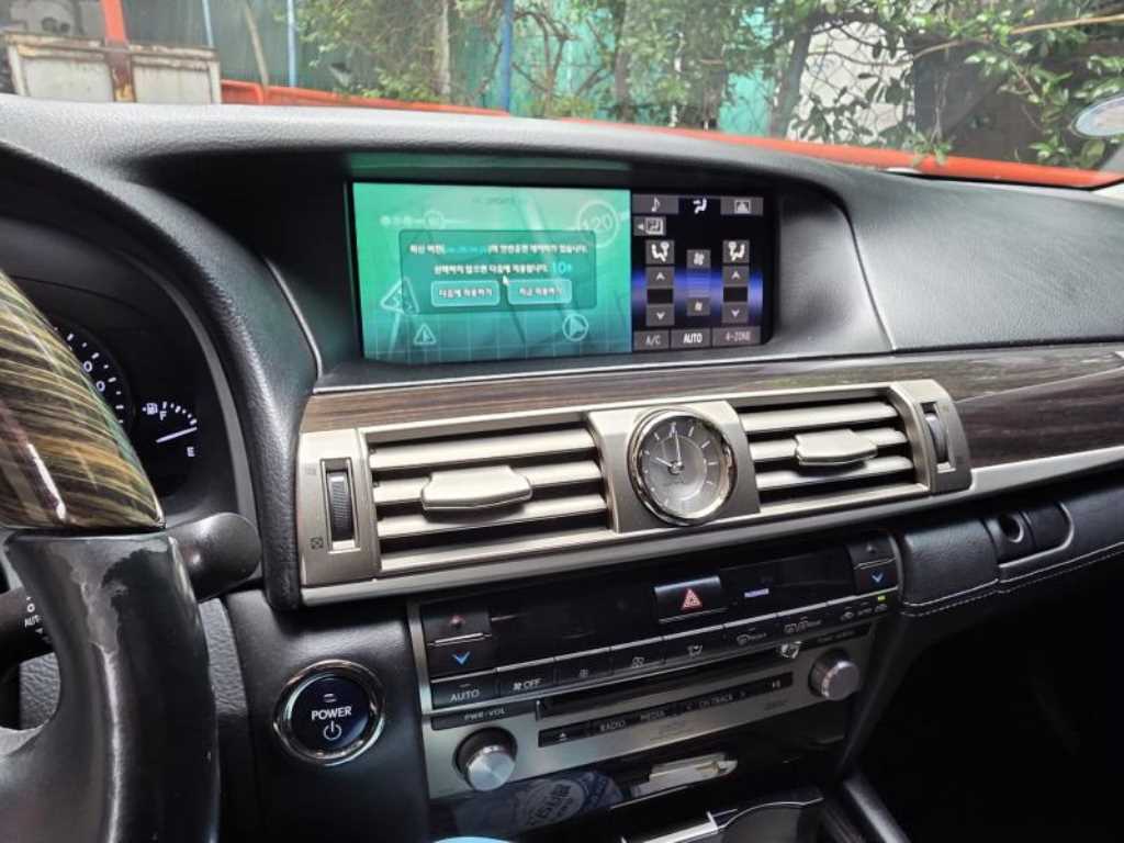 Lexus LS - Vista 7