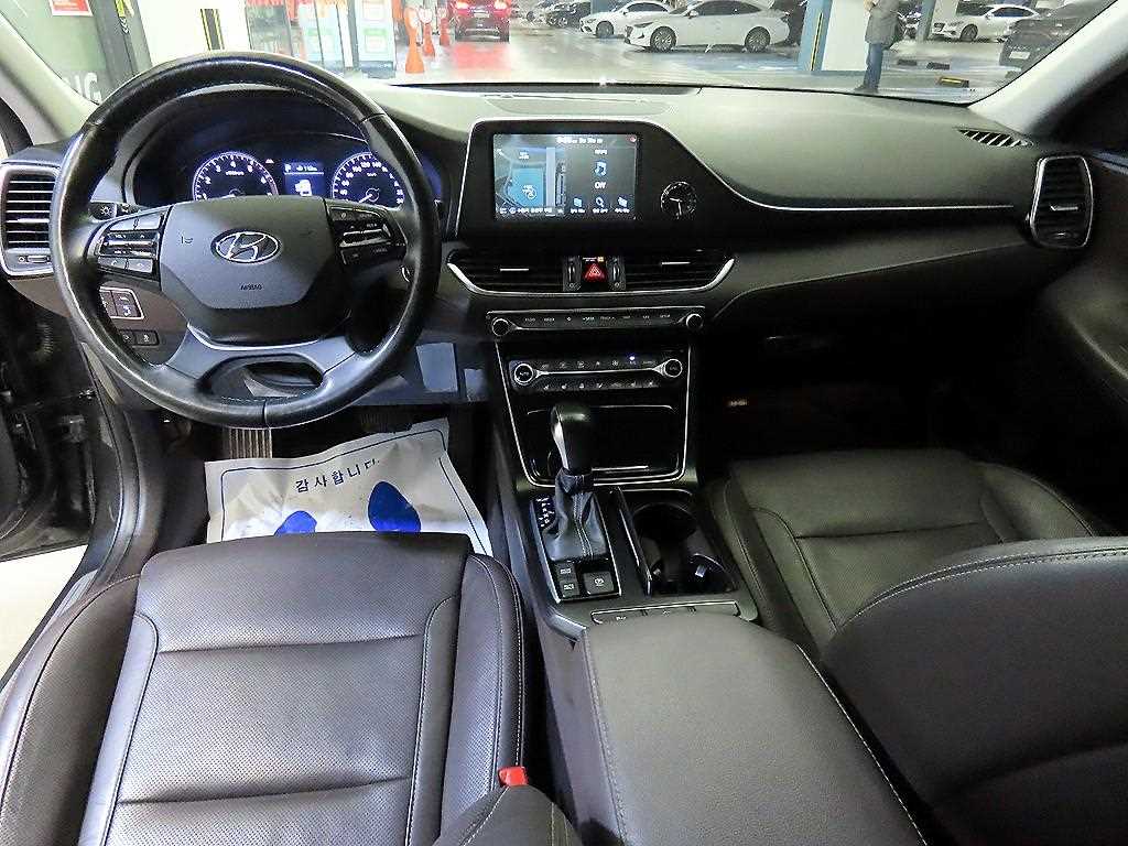 HYUNDAI Grandeur - Vista 10