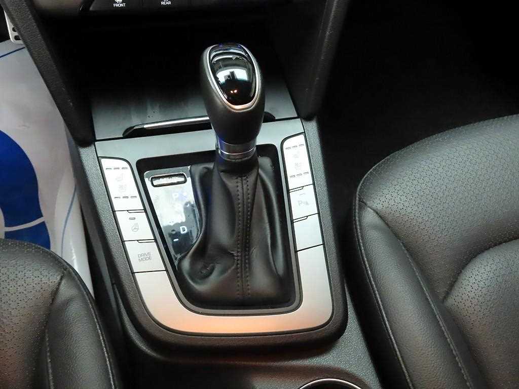 HYUNDAI Avante - Vista 10
