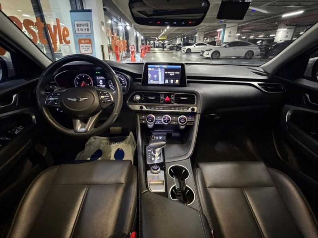 Genesis G70 - Vista 6