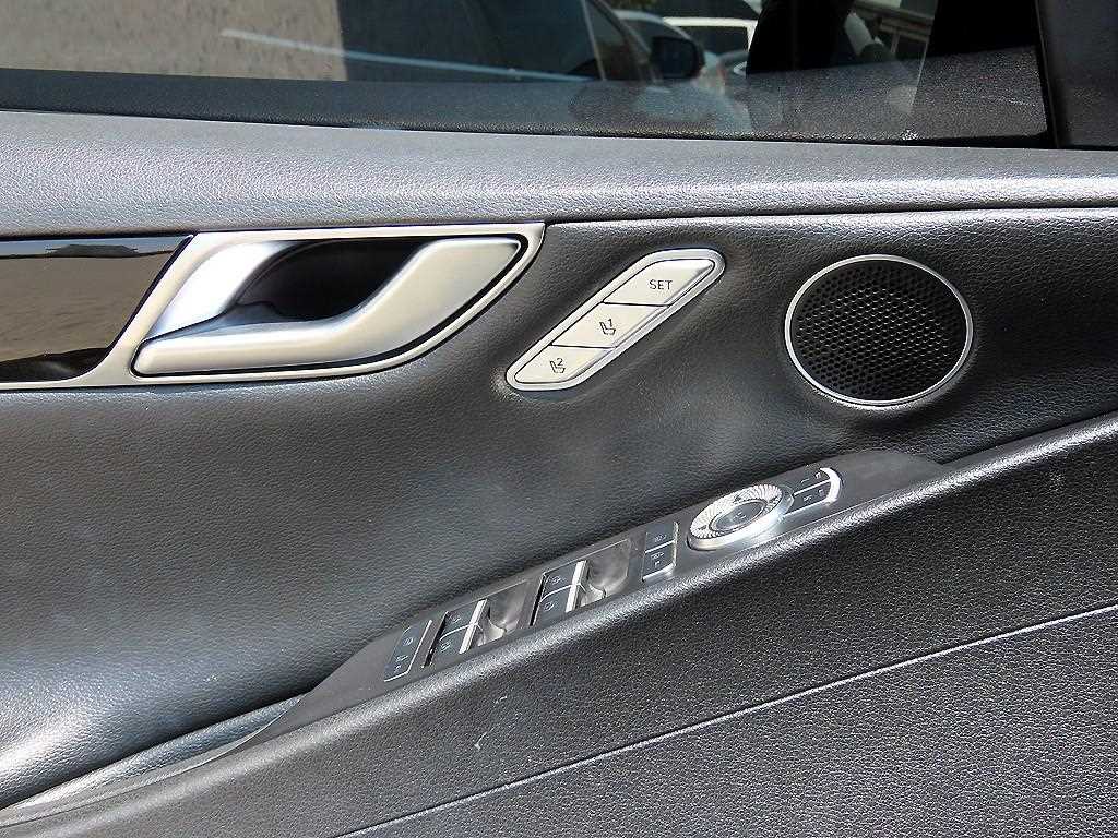 Genesis G80 - Vista 12