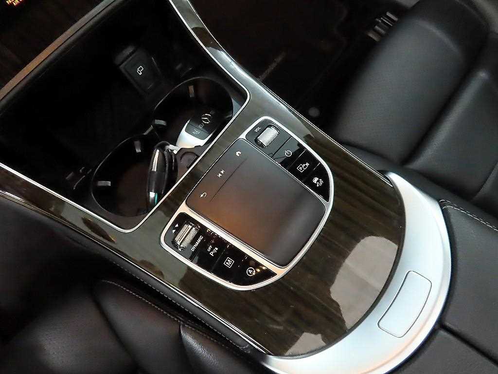 Mercedes Benz GLC Class 2020 Blanco - Importación desde Corea - HF Imports Iquique - Foto 13