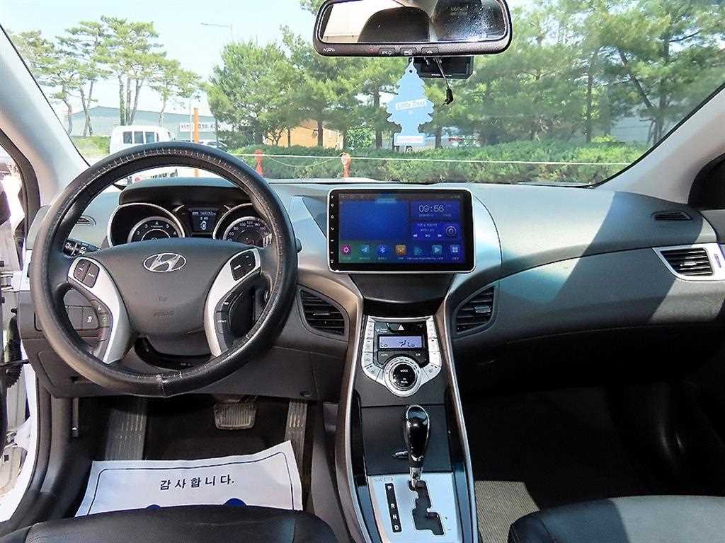 HYUNDAI Avante - Vista 7