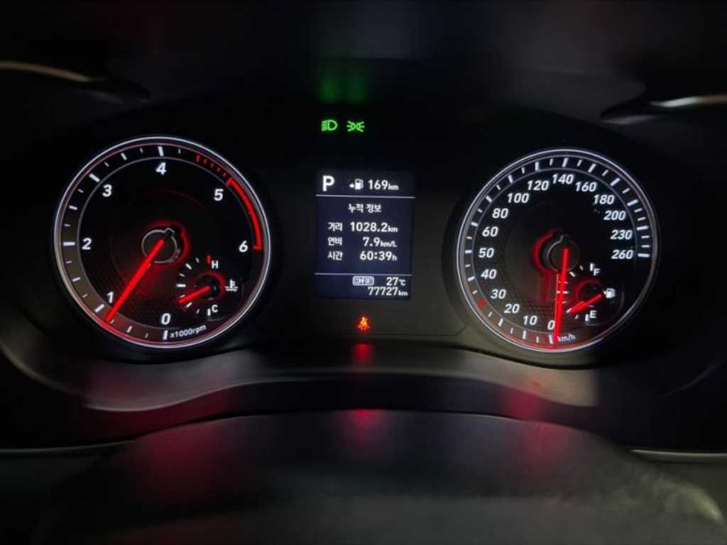 Genesis G70 - Vista 9