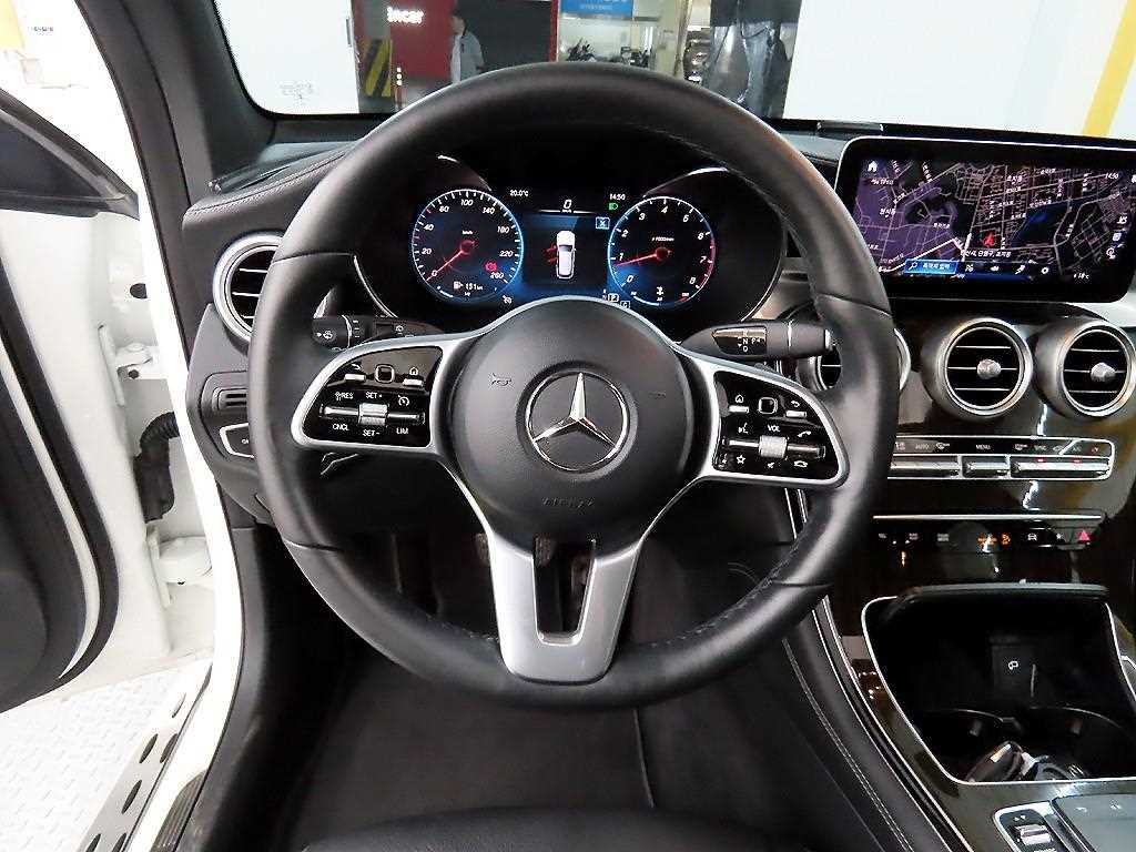 Mercedes Benz GLC Class - Vista 9
