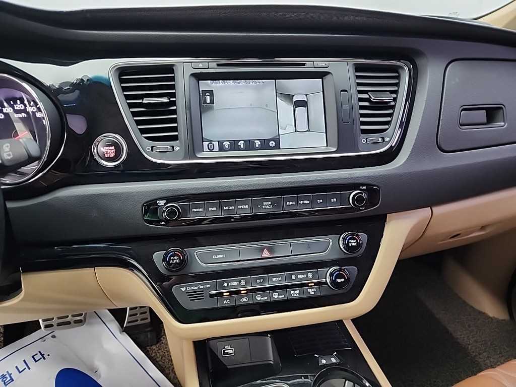 KIA Carnival - Vista 10