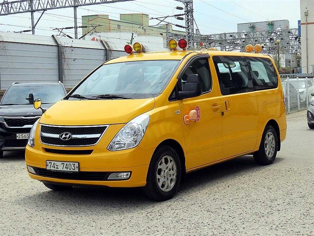 HYUNDAI Starex - Vista 2