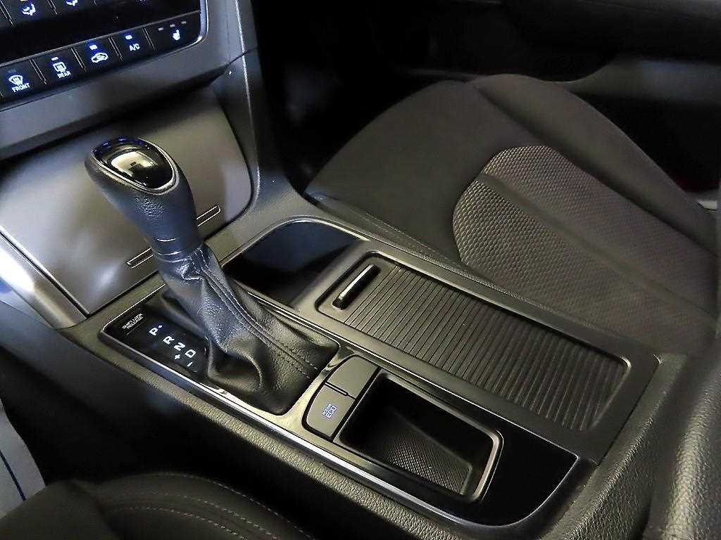 HYUNDAI Sonata - Vista 12