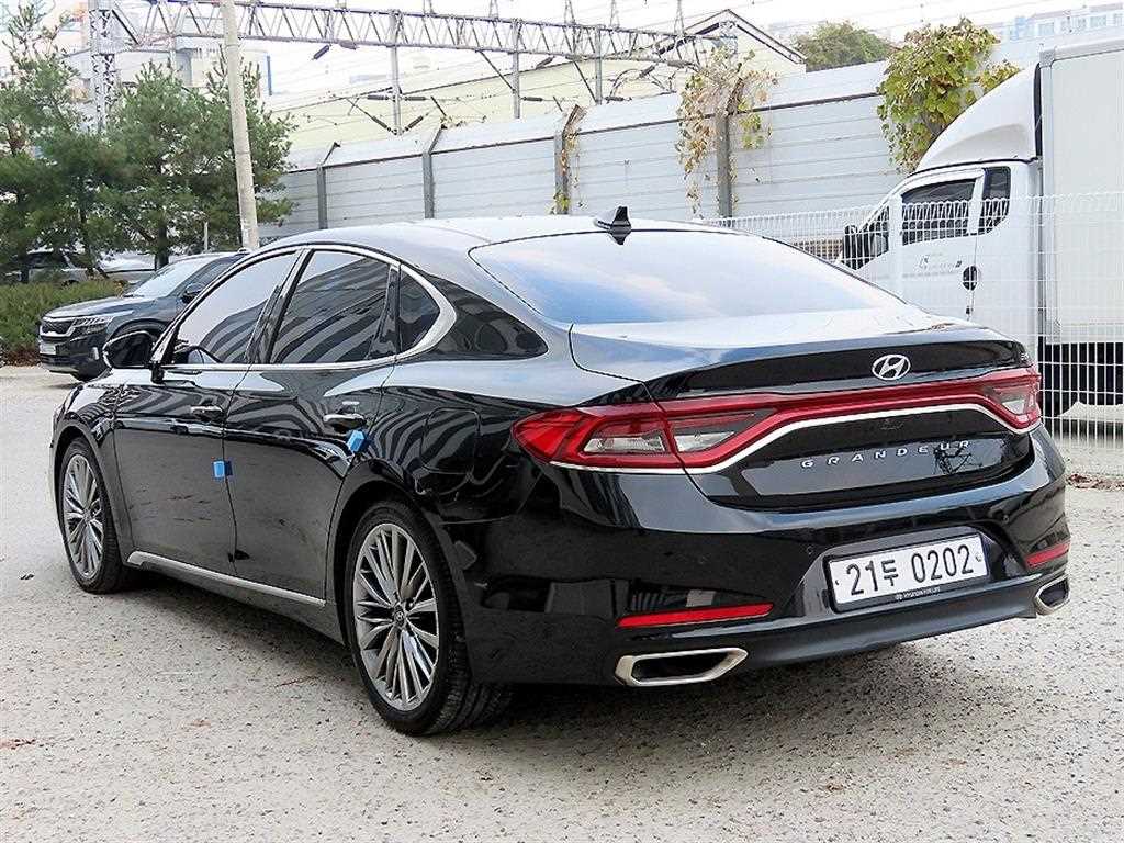 HYUNDAI Grandeur - Vista 10