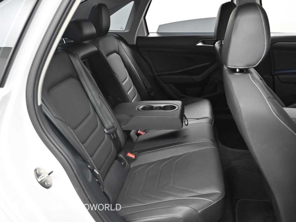 Volkswagen Jetta - Vista 12