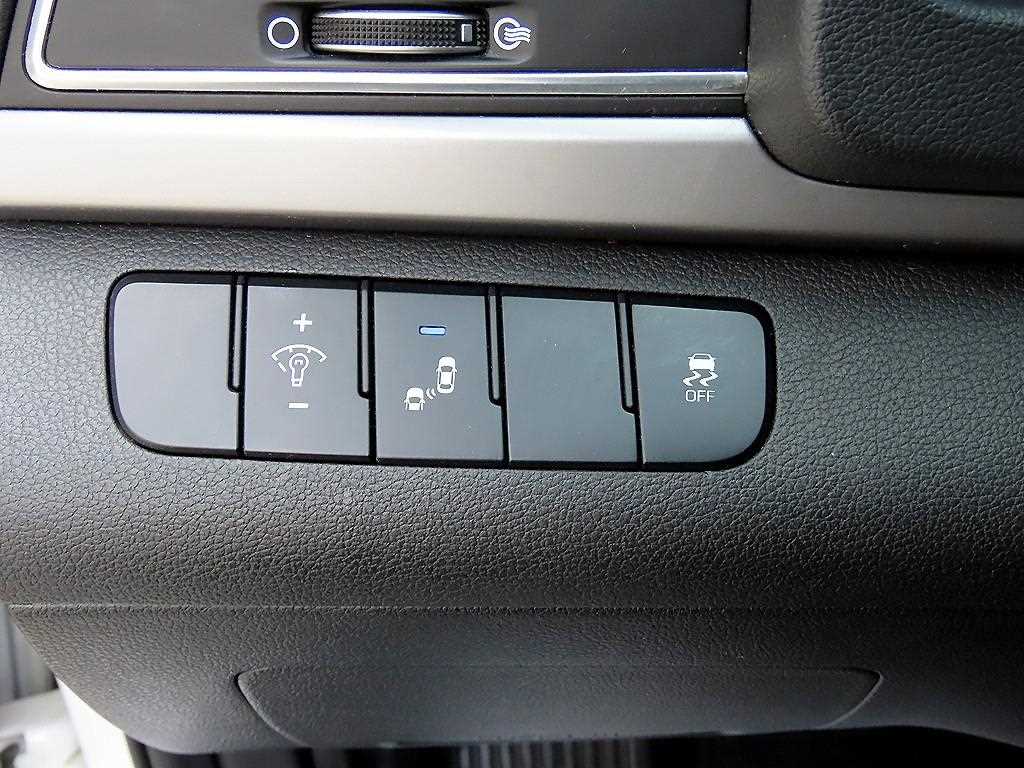 HYUNDAI Avante - Vista 12