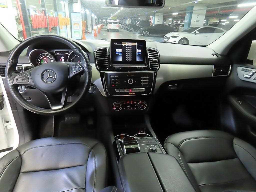 Mercedes Benz GLE Class - Vista 10
