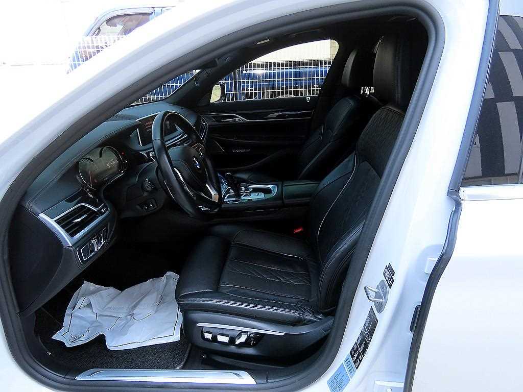 BMW 7 Series - Vista 5