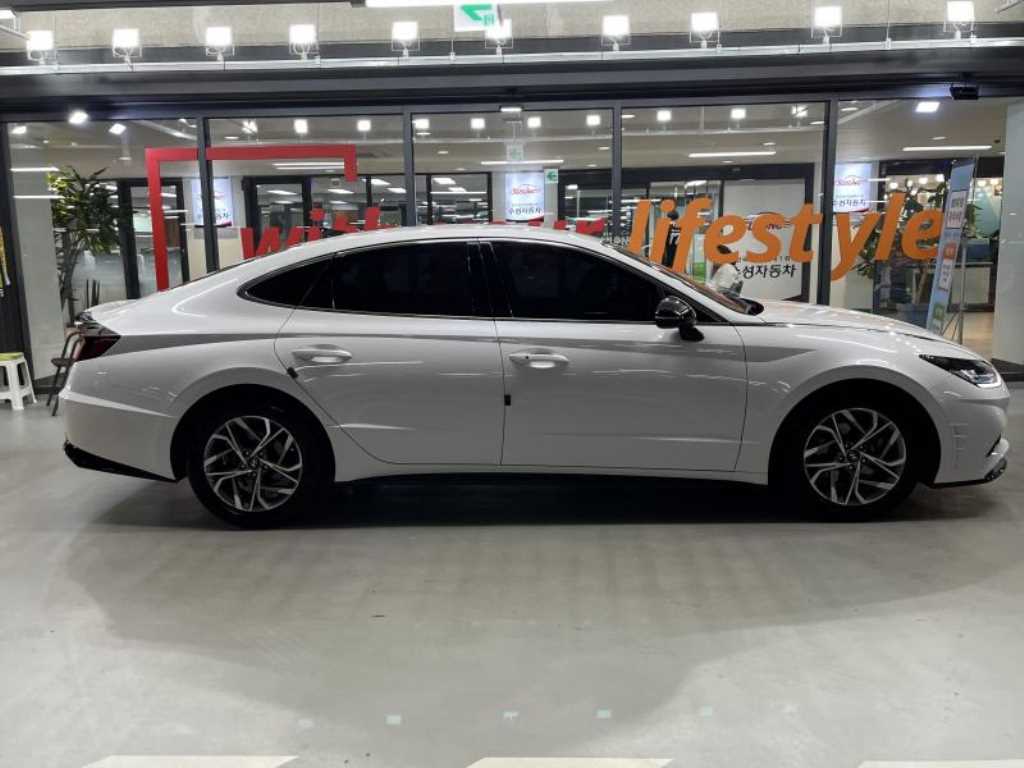 HYUNDAI Sonata - Vista 3