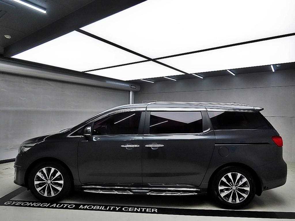 KIA Carnival - Vista 4