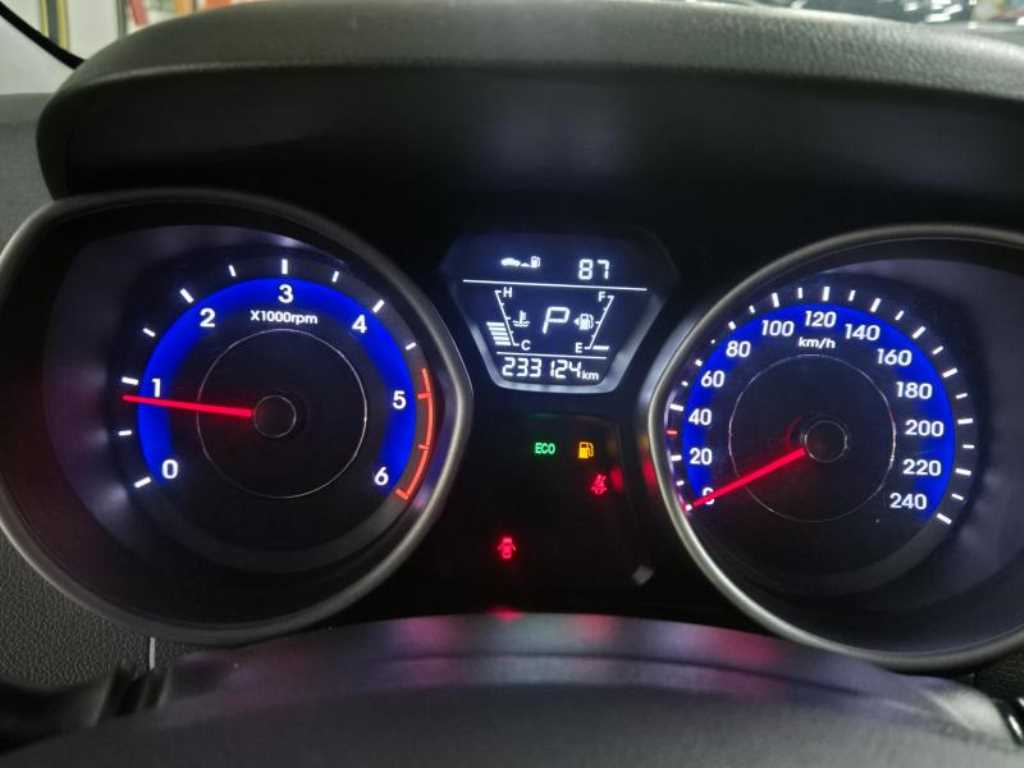 HYUNDAI Avante 2015 Blanco - Importación desde Corea - HF Imports Iquique - Foto 13